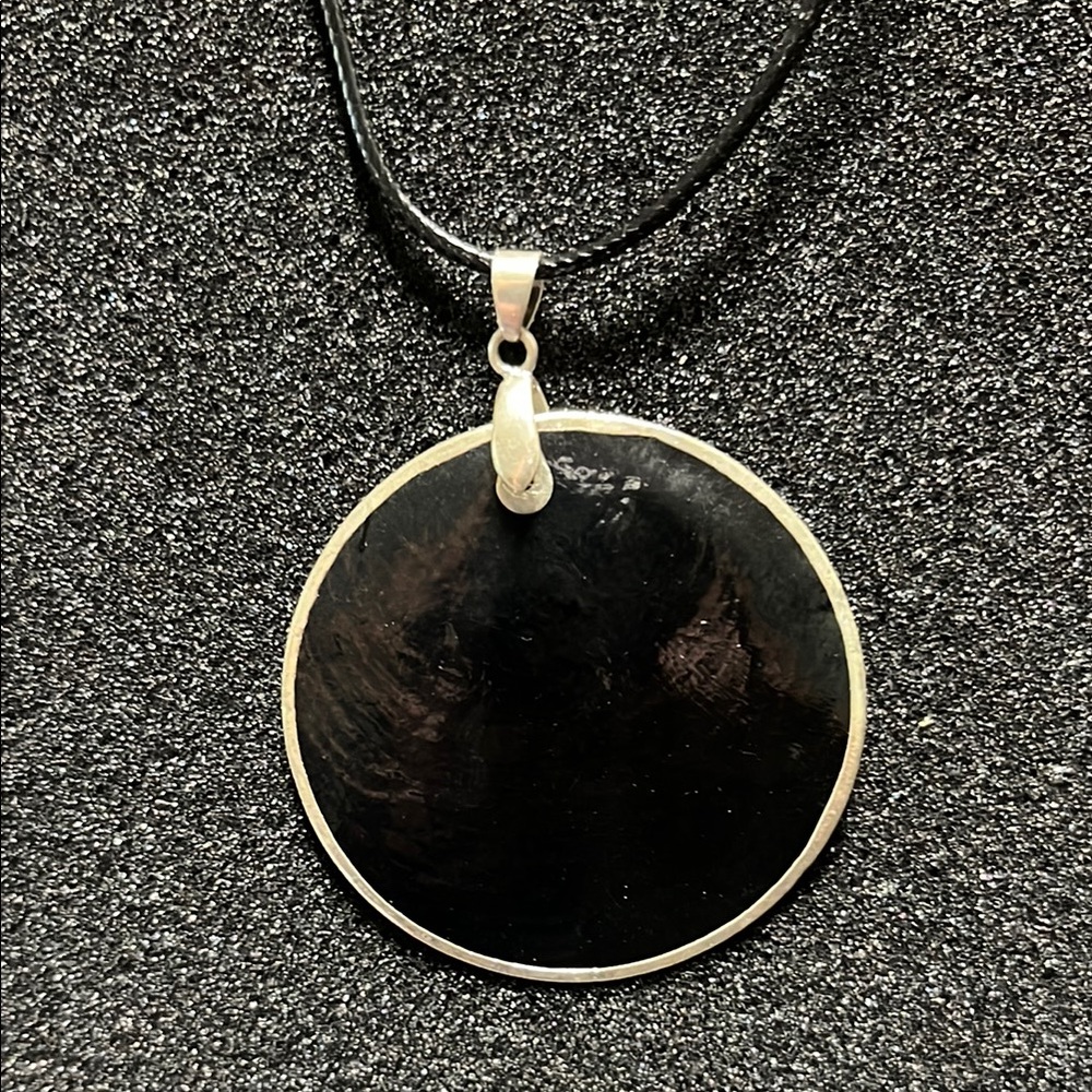 Chic Black and Silver Circle Pendant Necklace